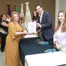 Entrega UAdeC el “Distintito Alianza Violeta” a escuelas, facultades e institutos9
