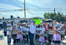 Escucha Chema Morales necesidades de familias en la colonia Analco de Ramos Arizpe