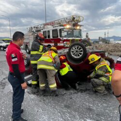 Fatal volcadura deja un hombre sin vida en la carretera Saltillo-Monterrey3