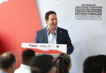 Javier Díaz entrega vehículos y equipamiento a cuerpos de rescate