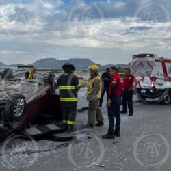 Muere hombre tras aparatosa volcadura en la libre Saltillo-Monterrey