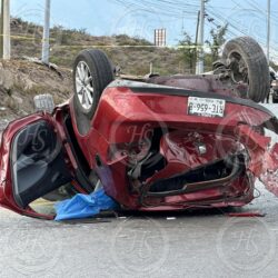 Muere hombre tras aparatosa volcadura en la libre Saltillo-Monterrey2