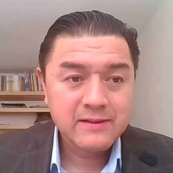 Personas cuidadoras prefieren cobrar en efectivo, dice Adrián Escamilla Trejo