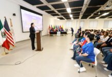 Premia UAdeC a los ganadores del Commentary Challenge