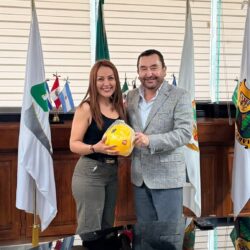 Se suma UTC a campaña Teletón con entrega de alcancías institucionales1