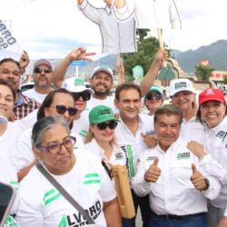 Se ‘pintan de PRI’ cruceros de Saltillo