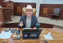 “Tony Flores debe separarse del cargo”: Alex Martínez