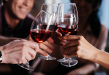 Ni con moderación: Estudio revela que cualquier nivel de alcohol daña el cerebro
