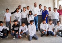 Realizan ceremonia de abanderamiento en escuela de nueva creación en Urbivilla del Real