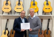 Reconocen en España al guitarrista mexicano Martín Madrigal