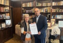 Reconocen en España al maestro Martín Madrigal por 30 años del Festival Internacional de Guitarra de México