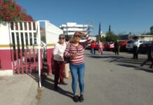Se manifiestan derechohabientes del ISSSTE en Saltillo por falta de atención y medicamentos
