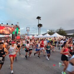 ¡Toman miles de corredores las calles de Saltillo! Todo un éxito la 21K Coahuila 20268