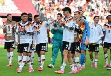 Alemania sufre, remonta y mantiene el liderato de su grupo