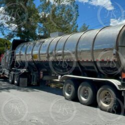 Asegura FGR pipa conectada a tomas clandestinas en la carretera Saltillo-Torreón