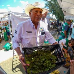 Beneficiarios agradecen realización del Mercadito de a Peso en Paredón1
