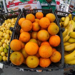 Beneficiarios agradecen realización del Mercadito de a Peso en Paredón3