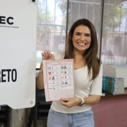 Claudia Garza ejerce su derecho al voto; una jornada electoral en paz