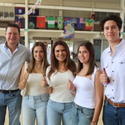 Claudia Garza ejerce su derecho al voto; una jornada electoral en paz7