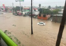 Dejan lluvias daños en viviendas y vehículos varados en encharcamientos en la Región Sureste