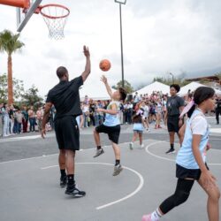 Disfrutan saltillenses las 3  plazas rehabilitadas por Harrison Barnes5