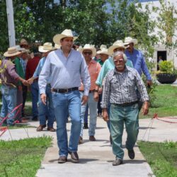 Entrega Javier rehabilitación de plaza de San Juan de la Vaquería1