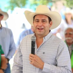Entrega Javier rehabilitación de plaza de San Juan de la Vaquería11