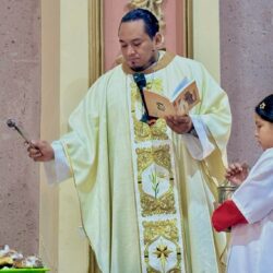 Feligreses participan en misa votiva en honor a San Nicolás de Tolentino