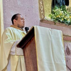 Feligreses participan en misa votiva en honor a San Nicolás de Tolentino2