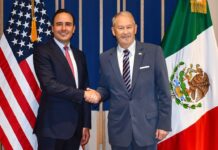 Fortalece Manolo lazos de amistad con el embajador de Estados Unidos