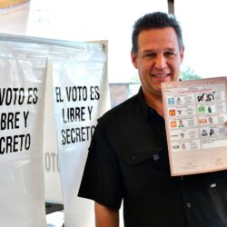 Hugo Dávila emite su voto y llama a la ciudadanía a participar en la jornada electoral3