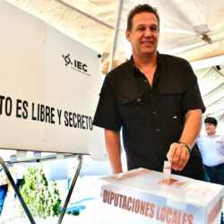Hugo Dávila emite su voto y llama a la ciudadanía a participar en la jornada electoral4