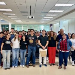 Inspiran a estudiantes de la UPRA con conferencia de reconocido alpinista