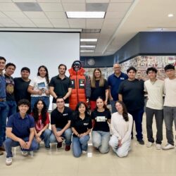 Inspiran a estudiantes de la UPRA con conferencia de reconocido alpinista3
