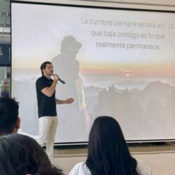 Inspiran a estudiantes de la UPRA con conferencia de reconocido alpinista5