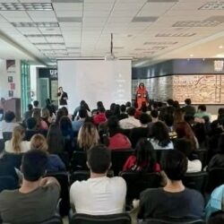 Inspiran a estudiantes de la UPRA con conferencia de reconocido alpinista6