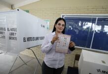 Luz Elena Morales ejerce su voto y reconoce participación ciudadana en jornada electoral