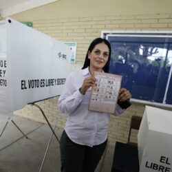 Luz Elena Morales ejerce su voto y reconoce participación ciudadana en jornada electoral