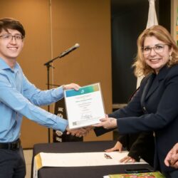 Reconoce UAdeC a Egresados que Acreditaron con Sobresaliente el EGEL-CENEVAL y Domina-Bach8