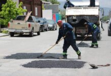 Rehabilita Javier Díaz calles en Lomas de Lourdes y Hacienda El Cortijo