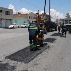 Rehabilita Javier Díaz calles en Lomas de Lourdes y Hacienda El Cortijo2