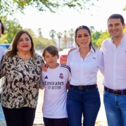 Vero Martínez acude a votar acompañada de su familia y llama a participar en esta jornada democrática5