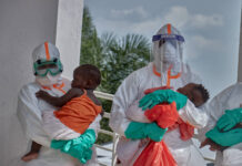 “Algunos dudan que el ébola exista”: la desinformación frena la respuesta a la epidemia en África