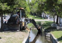 Desazolva Municipio canal pluvial en bulevar Carlos Abedrop