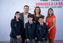 Entregan Javier y Luly reconocimientos a miembros del Cabildo Infantil 2026 en primaria Sor Juana Inés de la Cruz