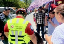 Menor es embestida por motocicleta al salir de escuela en Ramos Arizpe