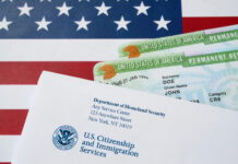 Nueva regla de Trump sobre ‘Green Cards’ golpea la migración legal