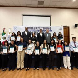 reconoce5-Entrega de Testimonios EGEL UN