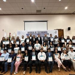 reconoce6-Entrega de Testimonios EGEL UN