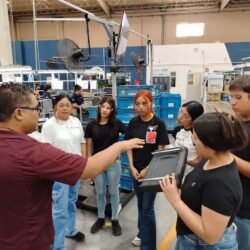 Alumnos de la UTC fortalecen su formación con visita a Windsor Machine2